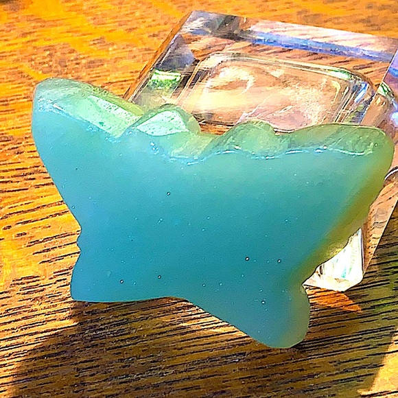 BUTTERFLY GREEN AVENTURINE CARVED CRYSTAL - Picture 8 of 9